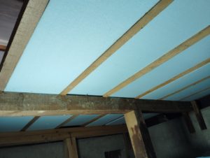 床下に断熱材を追加