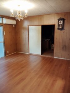 フローリングに張替え